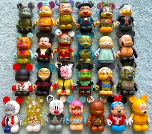 Disney Vinylmation Lot - (Stck 25) VERSCHIEDENE Serie - LISTE LESEN - LOT #Z - Bild 1 von 2