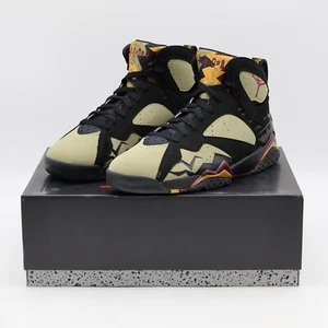 DN9782-001 Nike Air Jordan 7 Retro Black Olive Cherrywood Red Neutral (Herren) - Bild 1 von 10