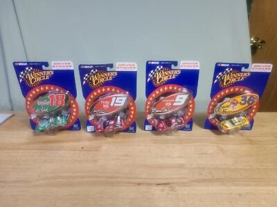 Hasbro победителей круг NASCAR драйвер стикер 1:64 литой - лот из 4 - новый/винтажный - Изображение 1 из 4