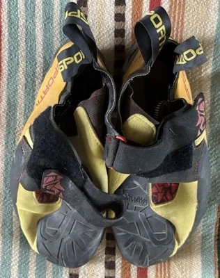 Zapato de escalada La Sportiva Squama para hombre. Talla 40. Usado. Foto 1 de 4
