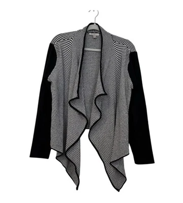 Cárdigan Roz & Ali Chic Cascada Apertura Blanco y Negro Material Mixto Talla XL Foto 1 de 4