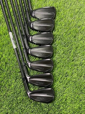 RH Titleist T-200 Black Onyx 4-PW AMT Black Stiff - Image 1 of 4