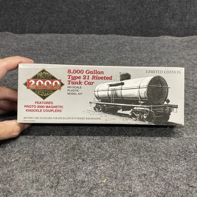 Life Like Proto 2000 LE 8000 Gal.  Riveted Tank Car Type 21 (LL101725-03) - Image 1 of 4