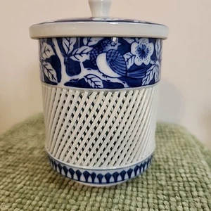 Japanese Reticulated Porcelain Jar Blue White Bird Floral Sukashibori Signed - Picture 1 of 8