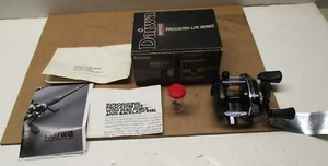 VINTAGE "DAIWA" PROCASTER PMF-1000 BAIT CASTING REEL, 2 BB * NEW IN THE BOX *** - Picture 1 of 7