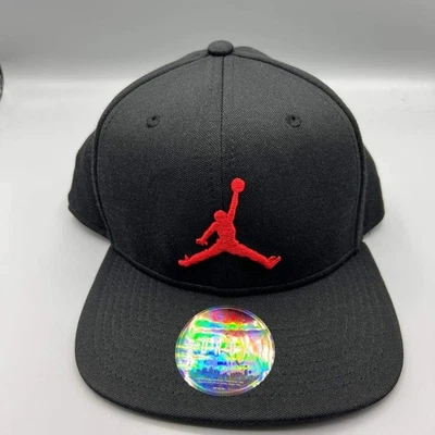 Gorra Air Jordan para hombre negra bordada roja con logotipo Jumpman gorra trasera a presión Foto 1 de 4