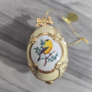 Danbury Golden Finch Weihnachtsschmuck Birds of Splendor Ei - Bild 1 von 6