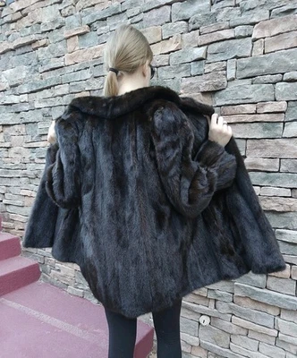 LLOYD'S GENUINE NATURAL RANCH REAL MINK FUR COAT FULL WHOLE PELTS WOMEN'S SZ S - Image 1 of 4
