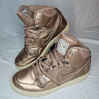 Nike Para Mujer Son Of Force Dorado Prendas para el torso altas 616303-991 Zapatos Tenis Talla 8.5 Foto 1 de 4