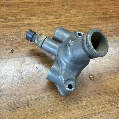 02-06 2002 2006 Harley Davidson V-rod Vrscb Engine Cooling Thermostat Cover D18 - Image 1 of 3