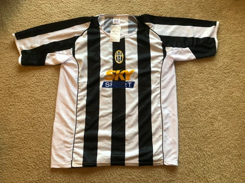 Juventus Italian Serie A Replica Sets Shirt / Shorts Youth XXL Cover