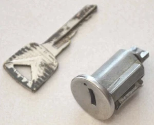 1960-1964 Ford Galaxie Fairlane Falcon Ignition Lock Cylinder & Key Original OEM - Picture 1 of 6