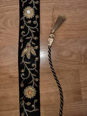 ceinture ancienne avec broderies et pierres - Photo 1/2
