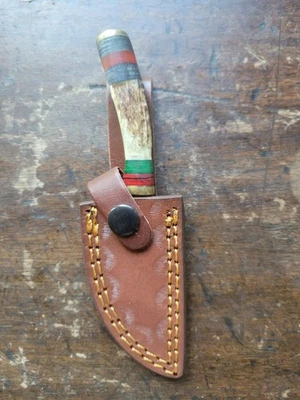 Cuchillo desollador de caza de acero Damasco de 6" mango de ciervo con funda de cuero Foto 1 de 3