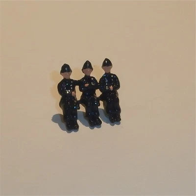 Corgi Toys 1127 Bedford Simon Snorkel 3 Firemen Crew Rear of Cab - Image 1 of 4