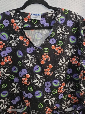 Landau 女式 2X 万圣节主题棉磨砂制服上衣幽灵南瓜猫蝙蝠 — 第 1/4 张图片