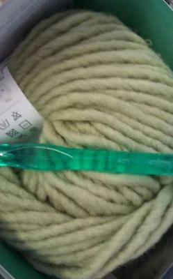 Wild, wild wool - Mützenkomplettset, Rico-Design, Farbe: schilfgrün #671 - Bild 1 von 3