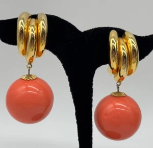 Vintage Les Bernard Signed Faux Coral Plastic Bead Gold Tone Clip On Earrings - Picture 1 of 19