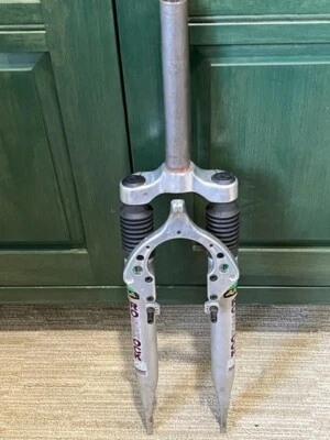 ROSSSHOCKS   26” vintage  Suspension Fork Silver / black 1 1/8” 7.5" STEERER - Image 1 of 4