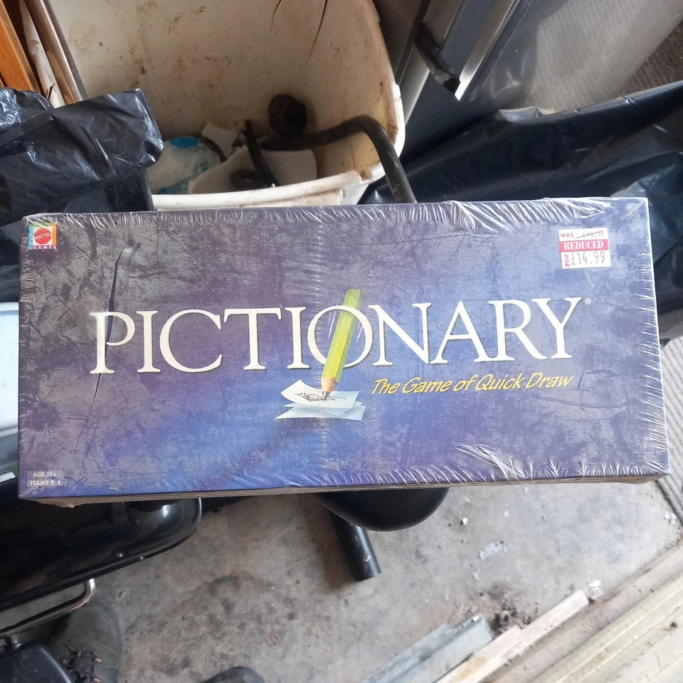 Pictionary Board Game Quick Draw Family Fun Parker Brothers - Image 1 of 3