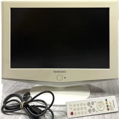 Samsung 19in White LCD TV Monitor W Remote Y2K Era Retro Vintage Gaming Screen - Image 1 of 4