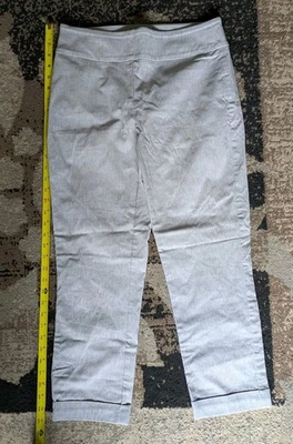 Pantalones al tobillo Tribal gris claro con frente plano para mujer  Foto 1 de 4