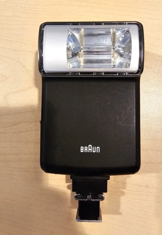 Braun Hobby 23B Electronic Flash Universal 35mm SLR film camera, Sale！ - Image 1 of 2