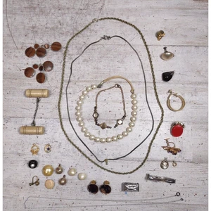 Lot of Vintage Costume Jewelry Parts Replacement Pieces Beads Chains Thermoset - Picture 1 of 10