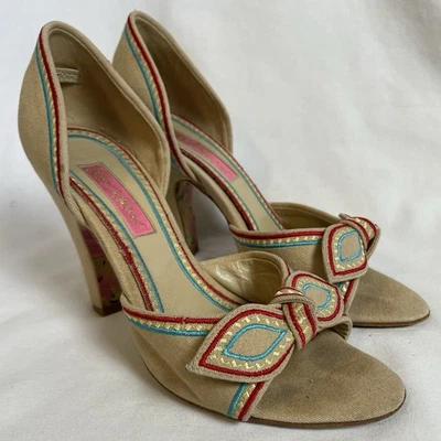 Zapatos de Tacón Alto Betsey Johnson 6 Beige Lona Rojo Azul Borde Lazo Sin Cordones Formales Foto 1 de 4