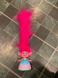 Figura Hasbro Trolls Poppy Hair In The Air (SOLO) Usada con Luces y Sonidos h2 - Imagen 1 de 6