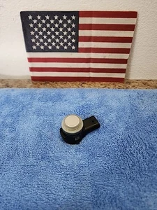 2021 - 2023 Nissan Rogue Genuine Nissan Park Sensor 28438-7003R OEM 🇺🇲⭐️ - Picture 1 of 8