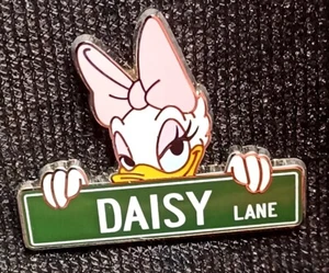 Official Disney Pin - Disney Streets Parks Mystery - Daisy Duck Lane - Picture 1 of 1