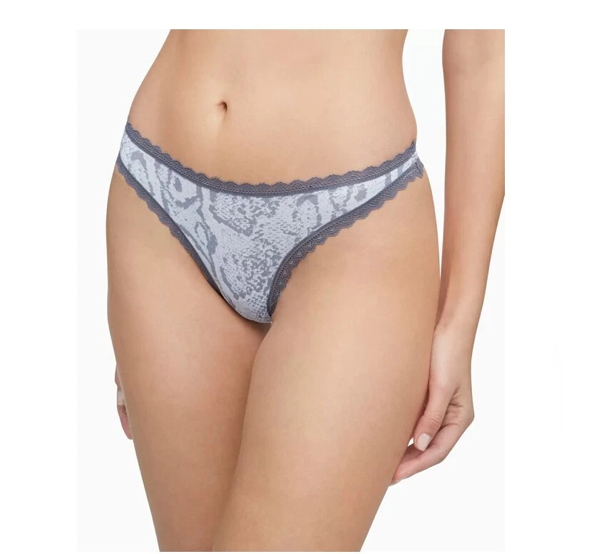 Женское нижнее белье Calvin Klein с кружевной отделкой стринги QD3705 серое размер L 6014 - Изображение 1 из 1