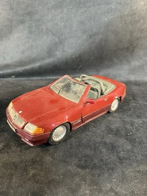 Mercedes Benz 500SL 1989 fundido a presión 1:18 en rojo sobre Borgoña. LEER POR FAVOR Foto 1 de 4