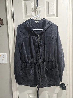 Chaqueta para mujer James Perse talla 2 (mediana) gris con capucha utilitaria cremallera frontal  Foto 1 de 4