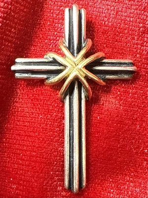 US TIFFANY & Co Cross Pendant in Sterling Silver with 18k Gold. (1996 ) - Image 1 of 4
