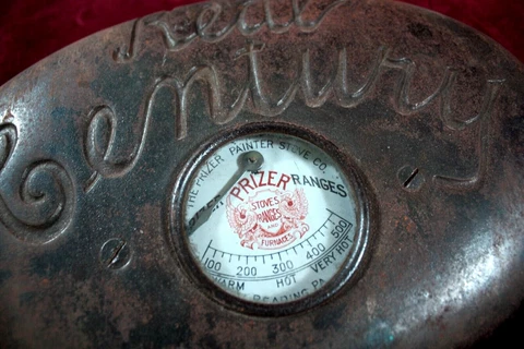 * ANTIQUE PRIZER PAINTER STOVE CO. RANGES & FURNACES CAST IRON DOOR SIGN 1901 * Cover