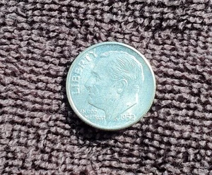 1952 P Roosevelt Dime ~ Die Chip Error ~ Looks Like a Stray Hair ~ BU ~ Free Shi - Picture 1 of 2