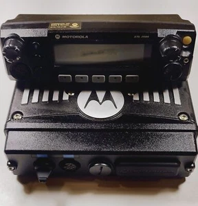 Motorola XTL2500 800 MHz SmartZone P25 Digital Mobile Radio M21URM9PW1AN Remote - Afbeelding 1 van 39