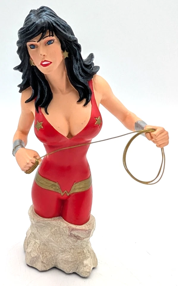 DC Direct Mujeres del Universo DC Donna Troy, Busto de Chica Maravilla, #230/6000, Leer Foto 1 de 4
