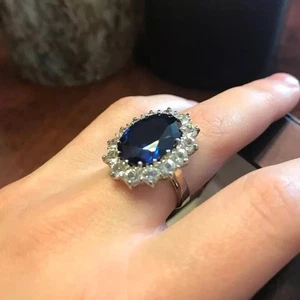 Anillo de compromiso de diamantes y zafiros naturales ovalados de 5,50... - Imagen 1 de 8