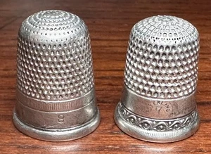 2 Stk. Sterling Silber Fingerhüte Simons Brüder Größe 7 & 8 -8,86 Gramm Antik - Bild 1 von 8