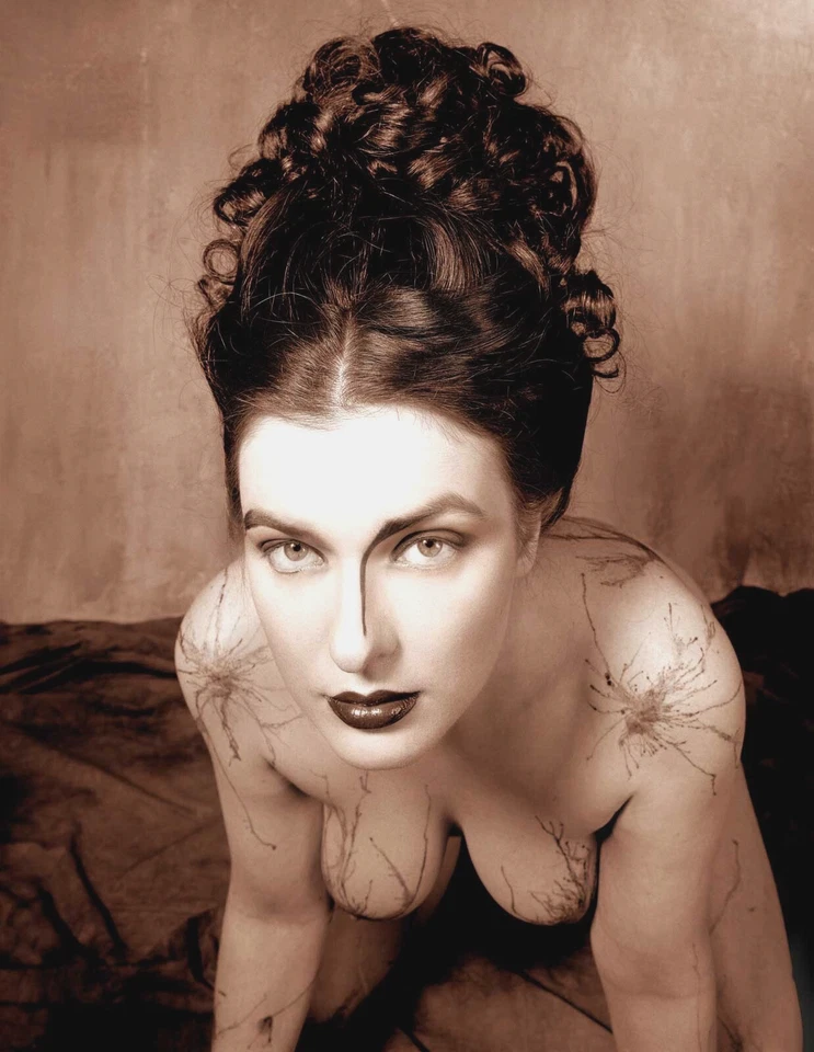 Schöne Frisur. Großformat-Fotografie von Horst Werner Fine Art Print - Bild 1 von 1