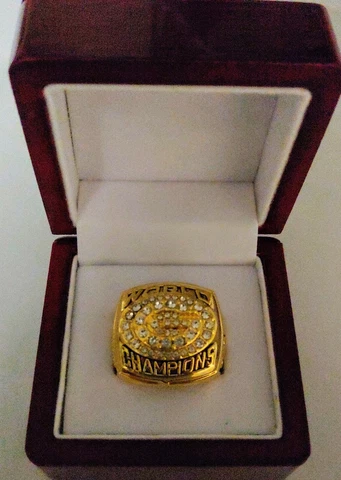 Brett Favre - 1996 Green Bay Packers Super Bowl Ring With Wooden Display Box Cover