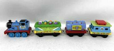 Thomas & Friends Diecast 4 trenes de Pascua Take & Play Chick Car, petrolero, caboose Foto 1 de 4