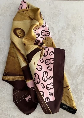 ESCADA Vintage Bufanda de Seda 27” Cuadrada Única Gabardina y 25 Motivos Rosa Tostado Logo Foto 1 de 4
