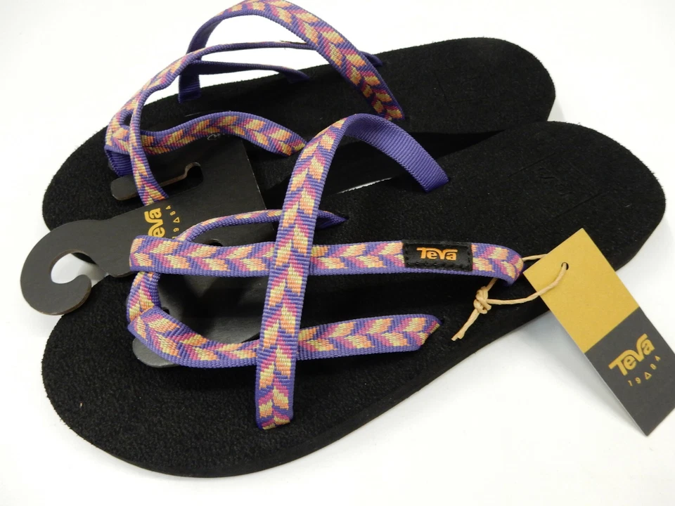 with Tag Teva Olowahu Women’s Size 6 Lightweight Sandals