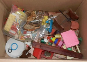 Lotto giocattoli, ricambi, tappi in vetro e vari da cassetto spazzatura! - Foto 1 di 9