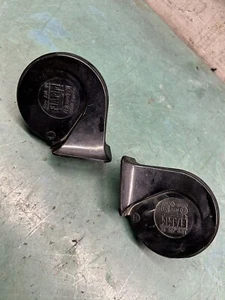 1984 - 1985 BMW K100 Horn Signal Horns Pair OEM Working - Picture 1 of 3