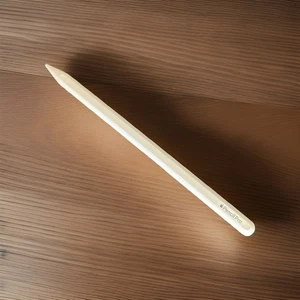 ORYGINALNY APPLE PENCIL PRO IPAD PRO BIAŁY A2538 ORYGINALNY RYSIK NIEPRZETESTOWANY - Zdjęcie 1 z 9